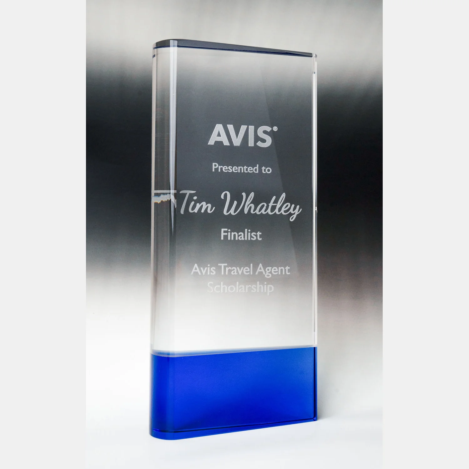 -blue-grey-bg Clear / blue crystal-vertical curved block with coloured plinth with crystal construction