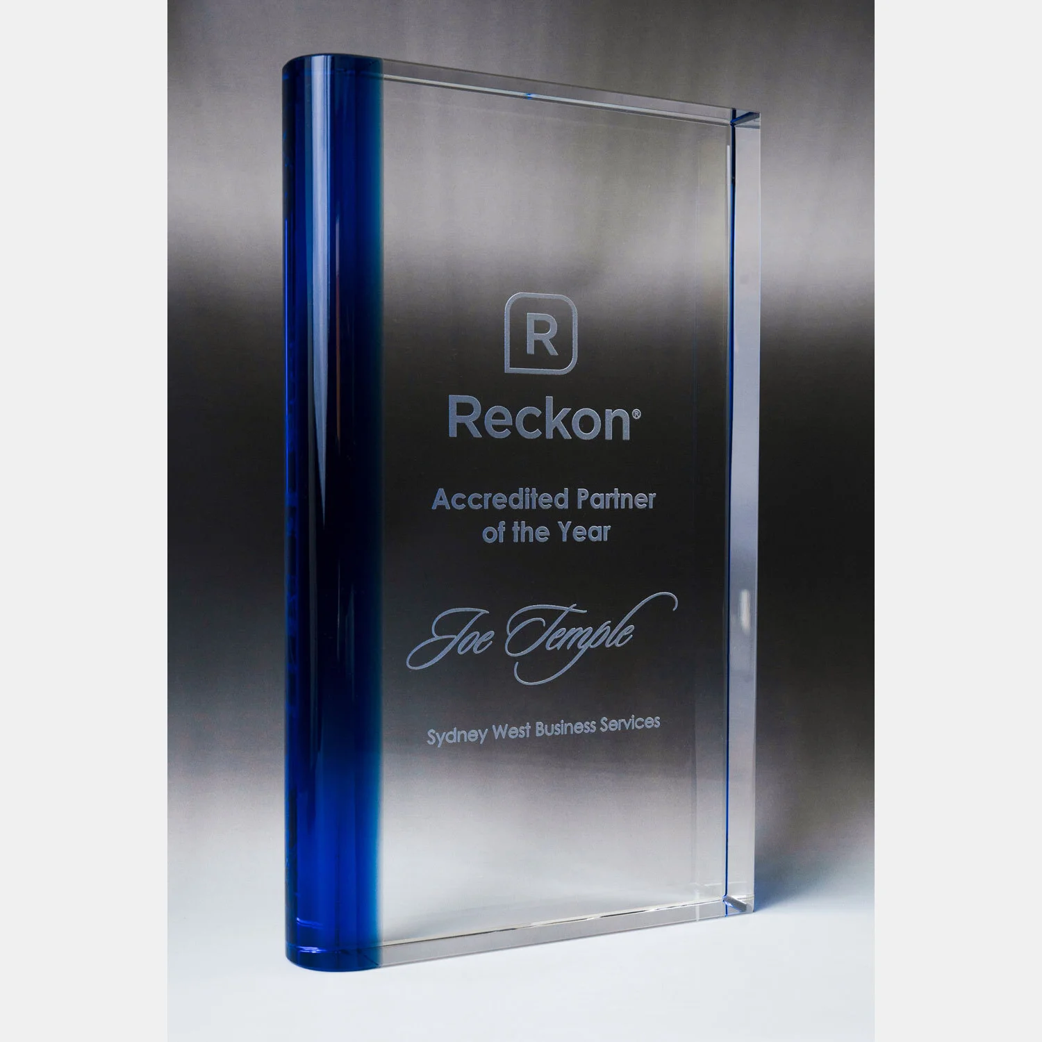 -blue-grey-bg Clear / blue crystal-vertical single edged curved block with crystal construction