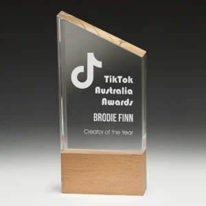 Ridgeline crystal with crystal / wood construction